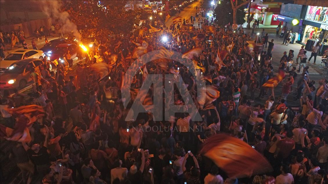Galatasaray’ın şampiyonluğu kutlanıyor