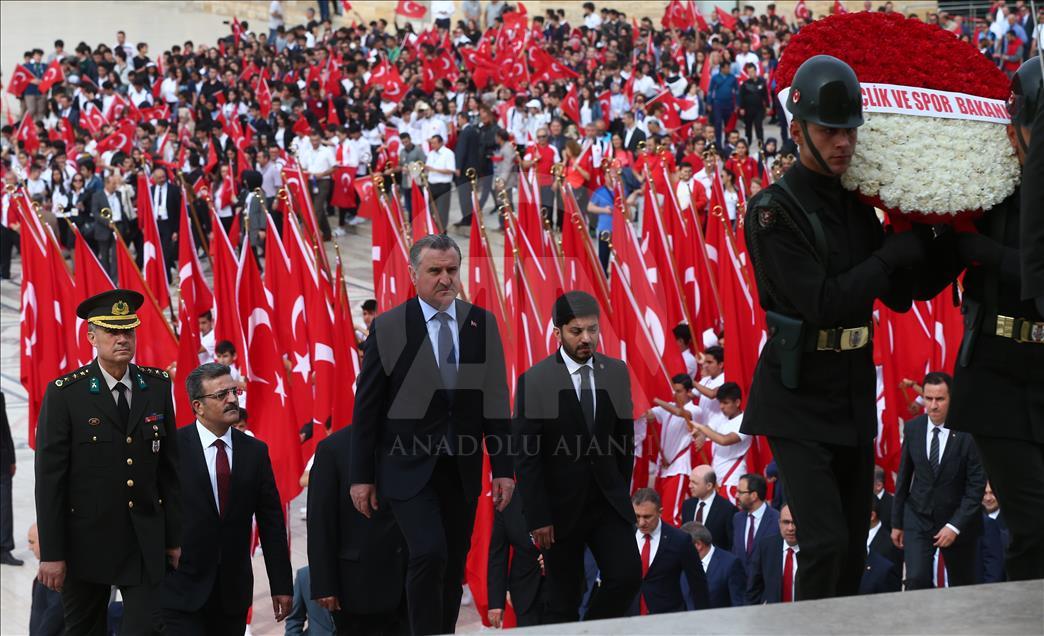 Дети со всех уголков Турции посетили мавзолей Ататюрка
