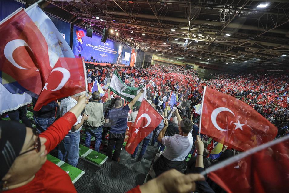 Rreth 20 mijë turq nga vendet evropiane presin ardhjen e Erdoğan-it në sallën Zetra
