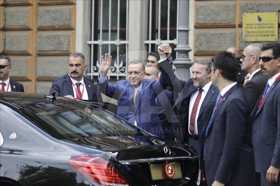 Erdoğan, Bosna Hersek'te Bakir İzzetbegovic ile bir araya geldi