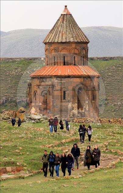"Bajarê Cîhanê" Anî bala turîstan dikşîne
