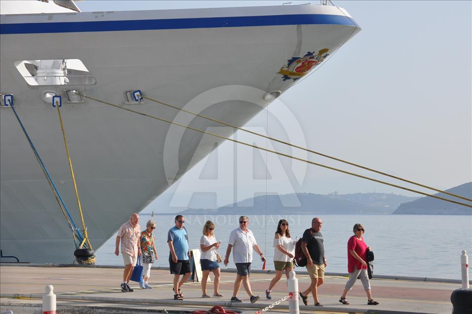 ورود کشتی های کروز به سواحل ترکیه
