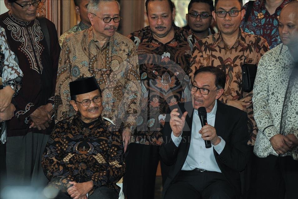 Pertemuan Anwar Ibrahim Dan BJ. Habibie Dalam Rangka Merayakan 20 Tahun ...