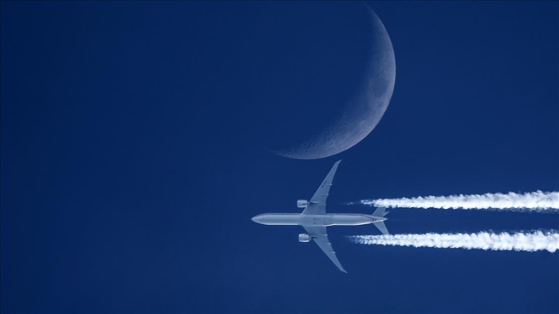 Ay ve uçaklar
