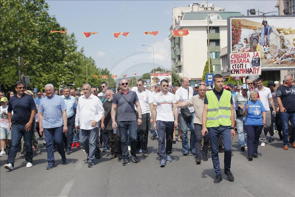 Podgorica: Krenuo protestni marš u znak podrške poslaniku DF-a Milanu Kneževiću 