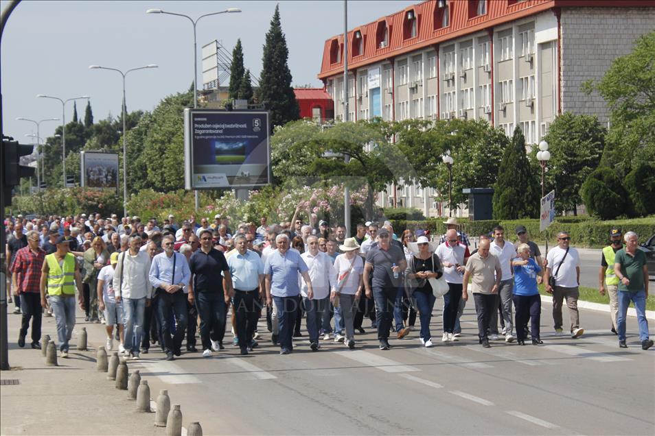 Podgorica: Krenuo protestni marš u znak podrške poslaniku DF-a Milanu Kneževiću 