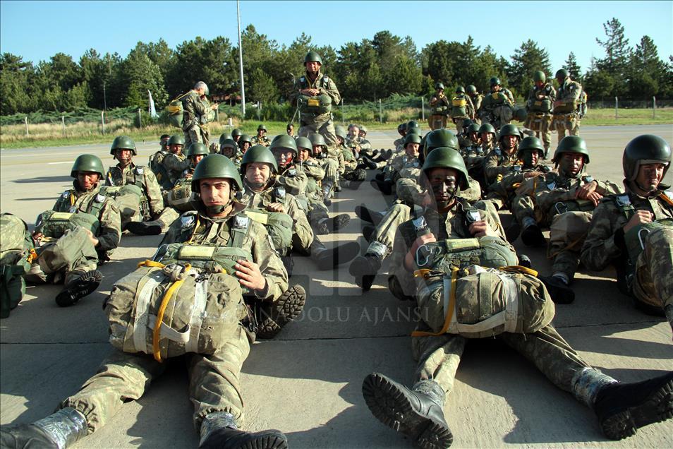 ВС Турции отработали высадку десанта в Кайсери
