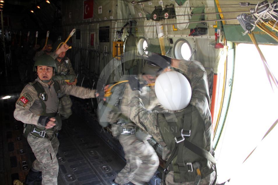 ВС Турции отработали высадку десанта в Кайсери
