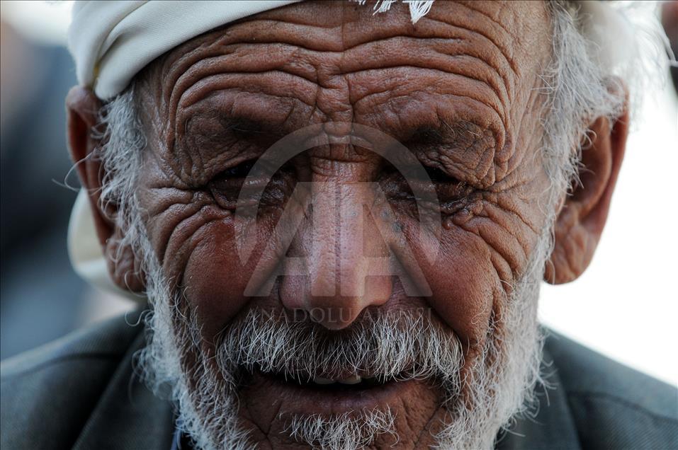 Yemen'de ramazanda gözlere ''sürme'' geleneği
