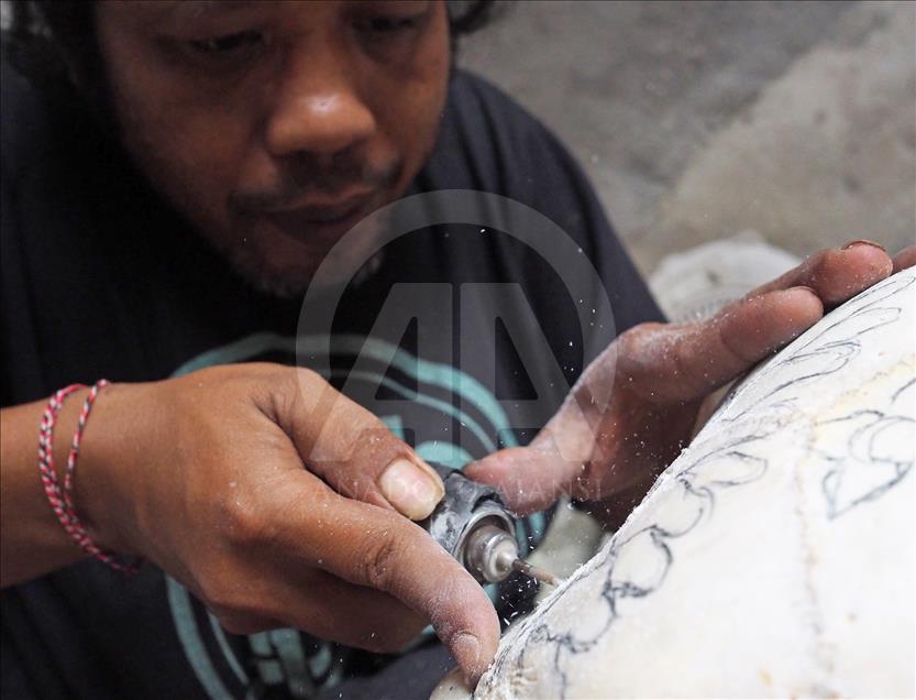 Ukiran seni dari kepala kerbau