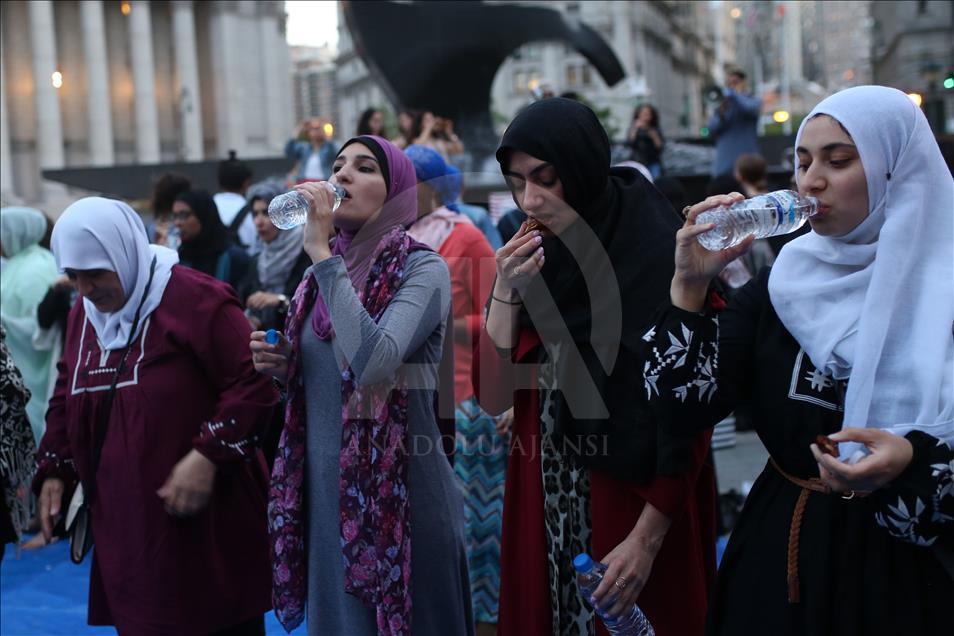 Göçmenlere adalet için New York'ta sokak iftarı
