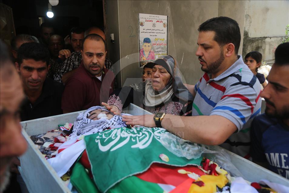 تشييع جثمان طفل فلسطيني توفي متأثرا بإصابته برصاص إسرائيلي برام الله 
