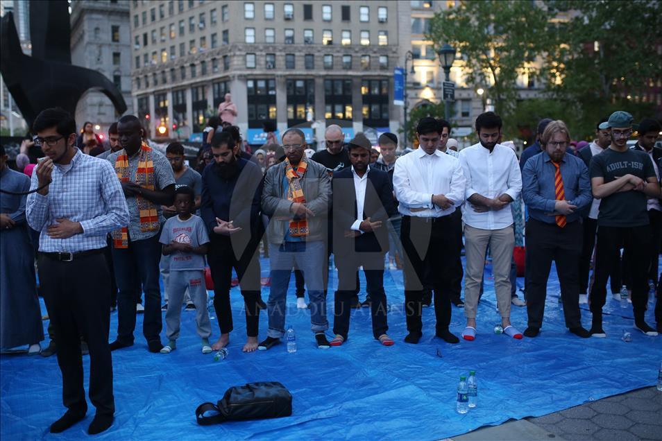 Göçmenlere adalet için New York'ta sokak iftarı