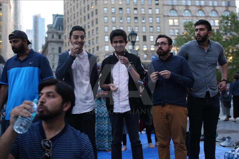 Göçmenlere adalet için New York'ta sokak iftarı