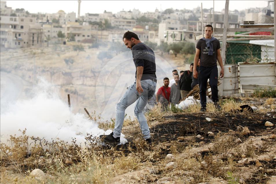 İsrail güçleri, Kudüs'e geçmeye çalışan Filistinlilere müdahale etti