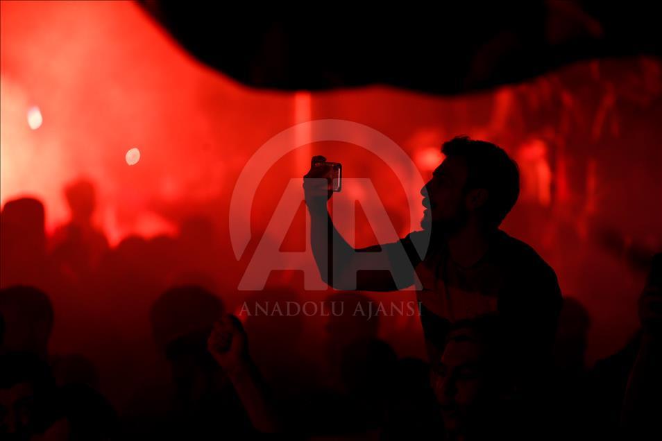 Galatasaraylı taraftarlardan şampiyonluk kutlaması