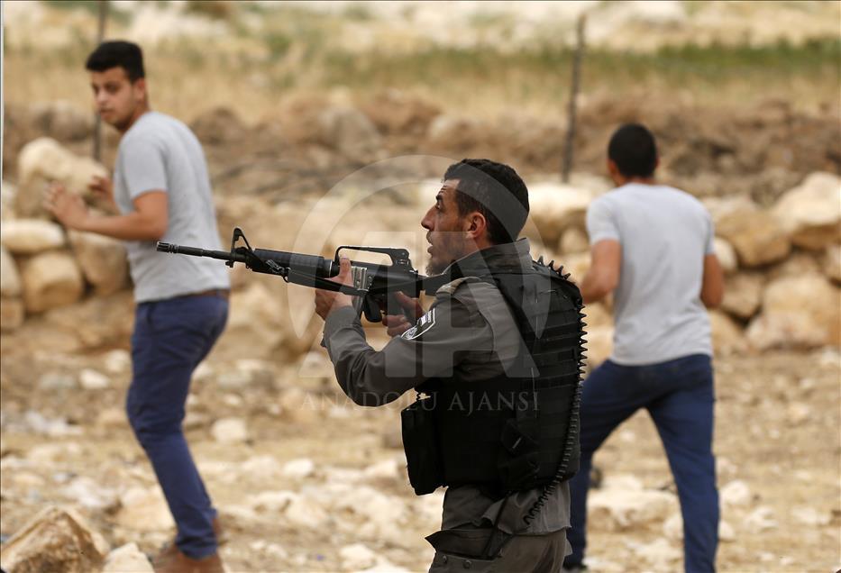 İsrail güçleri, Kudüs'e geçmeye çalışan Filistinlilere müdahale etti