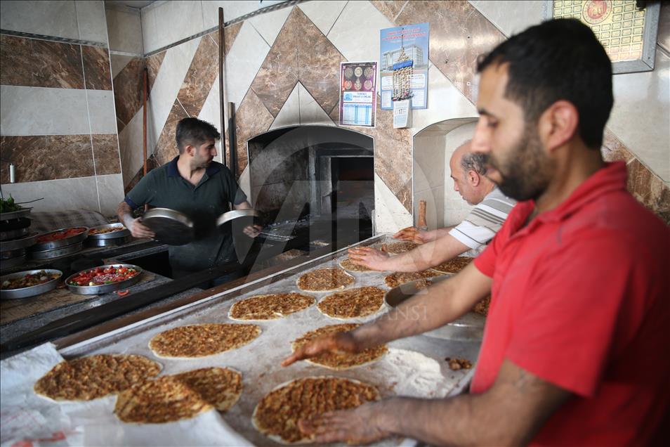 Şanlıurfa'da iftar yemekleri fırıncılara emanet
