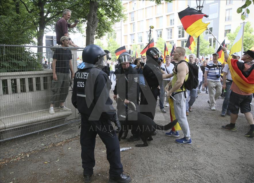 Pawai Anti imigran dan Anti-Islam, di Berlin