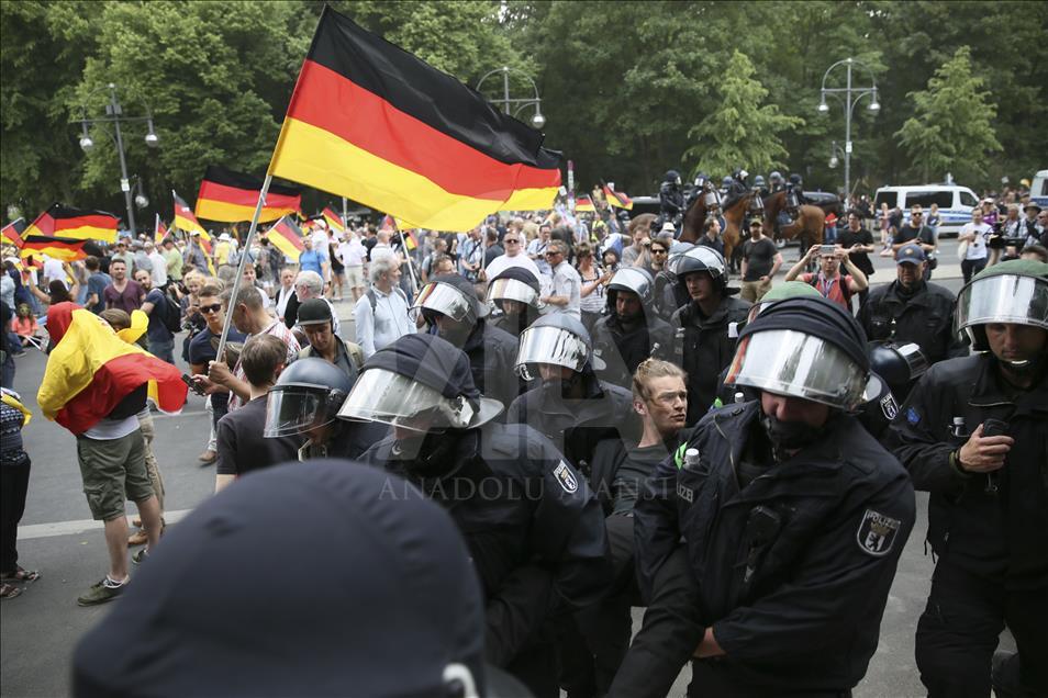 Pawai Anti imigran dan Anti-Islam, di Berlin