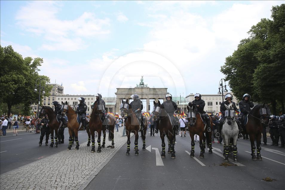 Pawai Anti imigran dan Anti-Islam, di Berlin