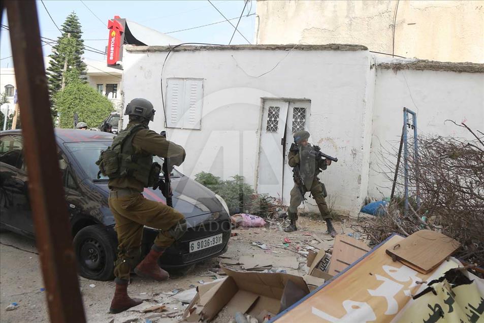 Soldados israelíes invaden el campo de refugiados de Al-Amari en Ramala