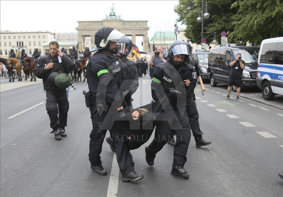 Pawai Anti imigran dan Anti-Islam, di Berlin