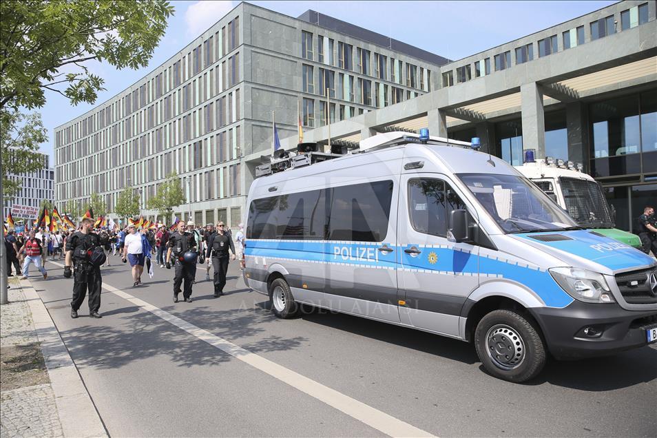 Pawai Anti imigran dan Anti-Islam, di Berlin