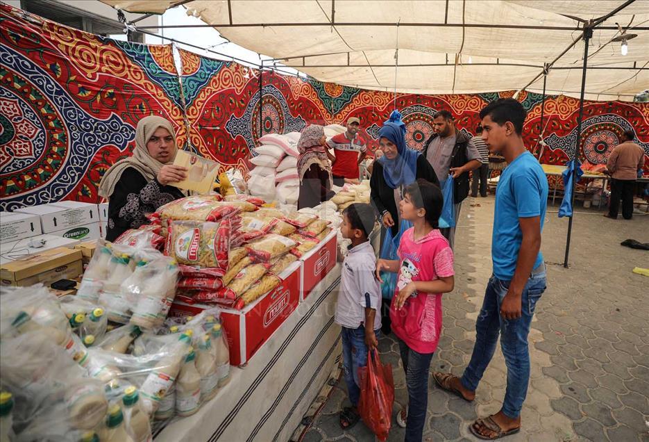Un mercado de caridad para familias pobres en Gaza