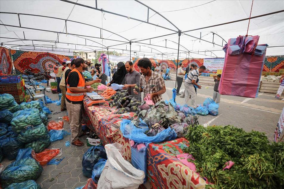 Un mercado de caridad para familias pobres en Gaza