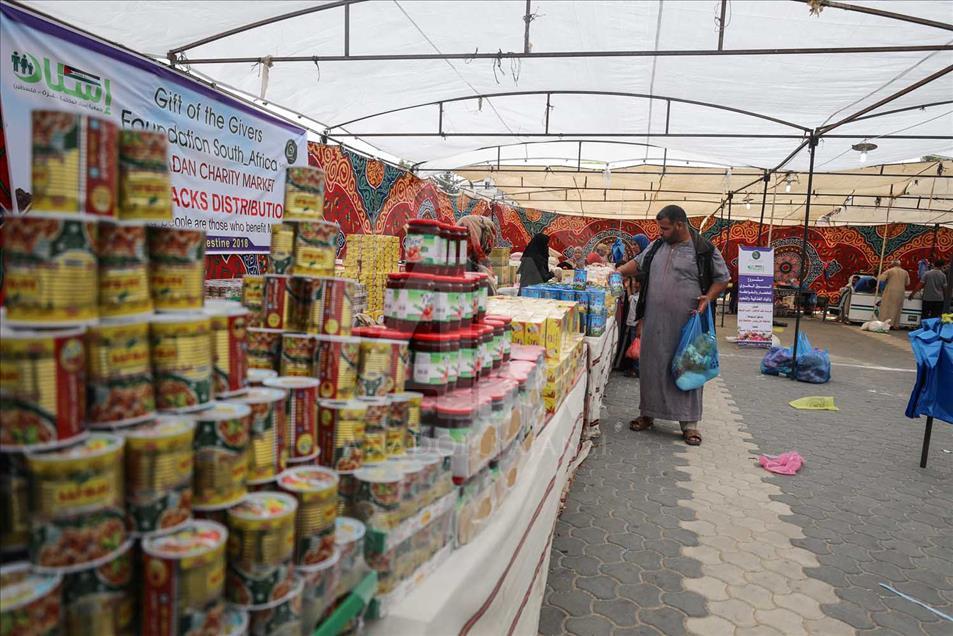 Un mercado de caridad para familias pobres en Gaza