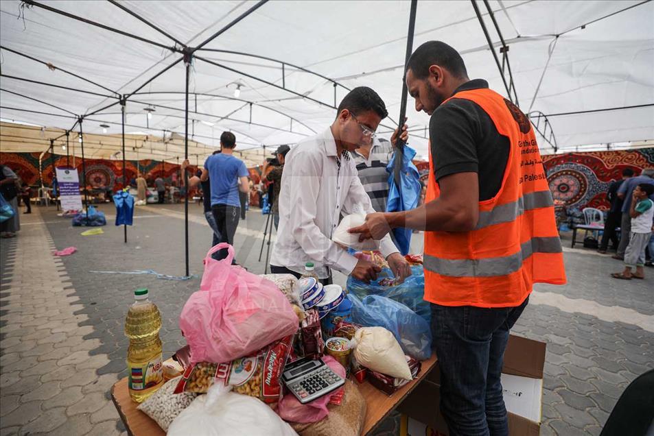 Un mercado de caridad para familias pobres en Gaza