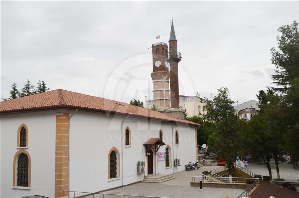 Tahta minareli 600 yıllık cami zamana meydan okuyor