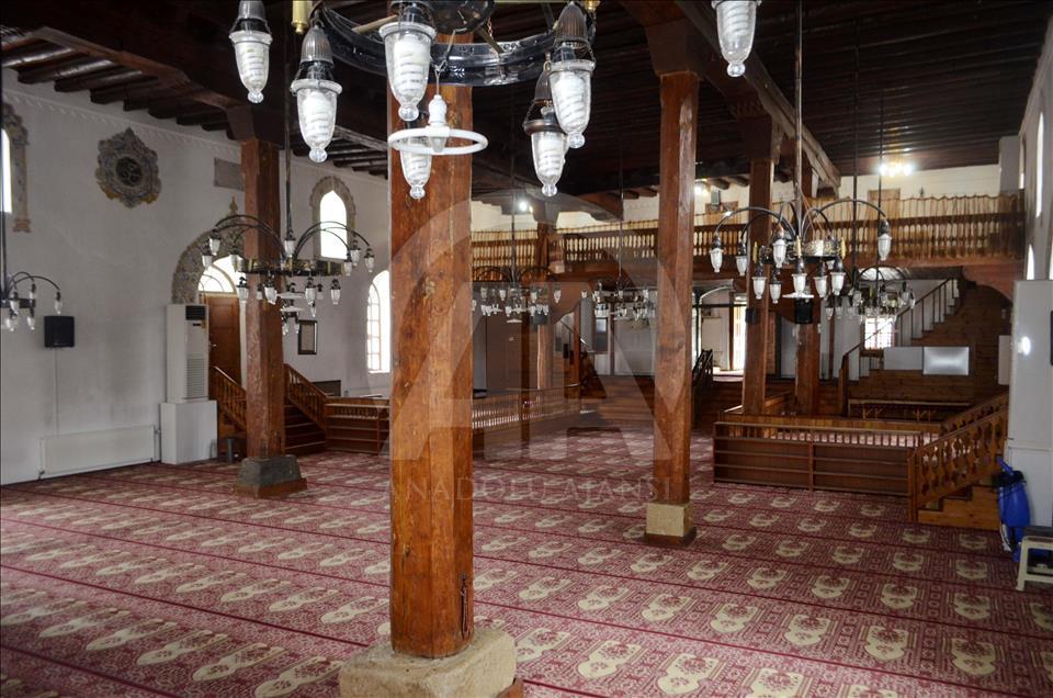 Tahta minareli 600 yıllık cami zamana meydan okuyor