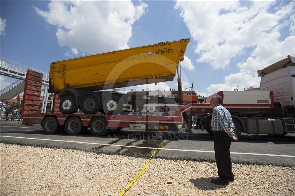 Açık unutulan damper üst geçide çarptı: 11 yaralı

