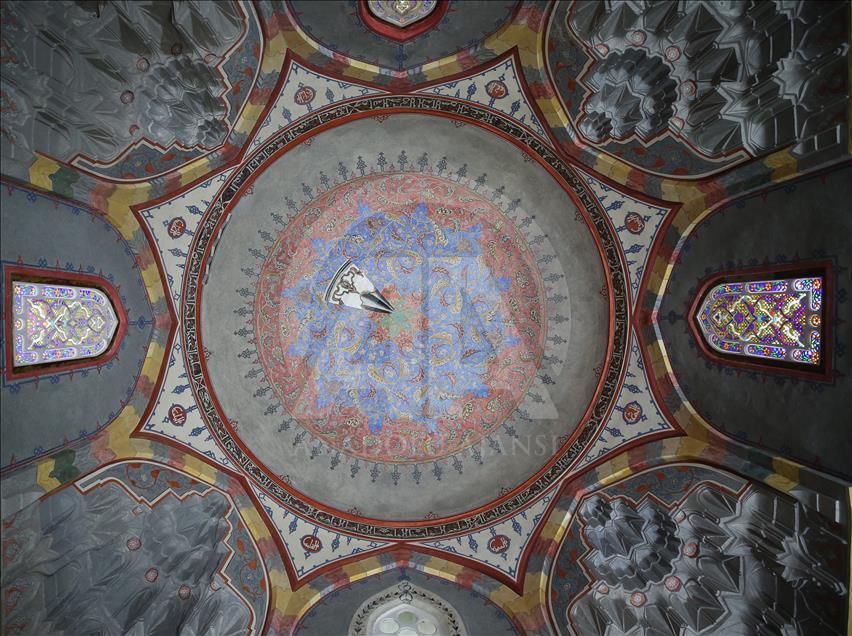Muradiye Külliyesi, ziyaret edenleri kendine hayran bırakıyor