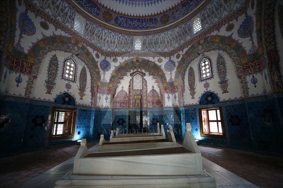 Yaşayan Osmanlı ruhu: Muradiye Külliyesi
