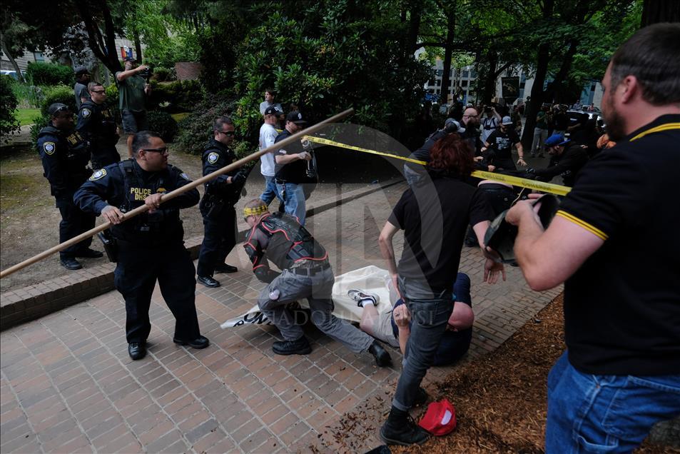 Portland, USA. 29th May, 2020. Protesters walk by graffiti on the Louis  Vuitton store in Portland, Ore., on May 29, 2020. (Photo by Alex Milan  Tracy/Sipa USA) Credit: Sipa USA/Alamy Live News