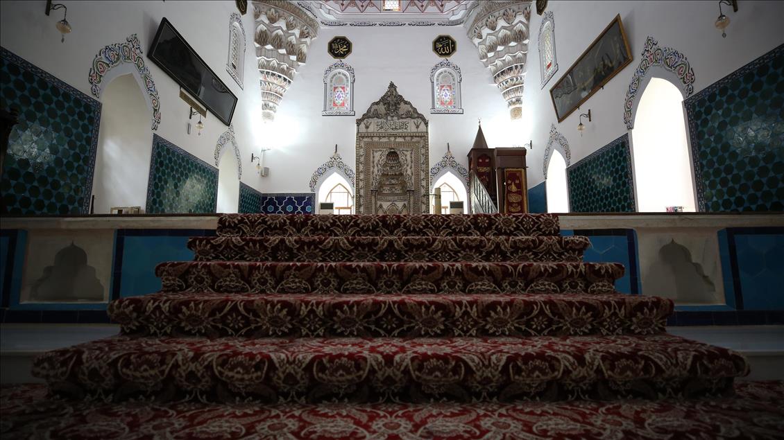 Muradiye Külliyesi, ziyaret edenleri kendine hayran bırakıyor