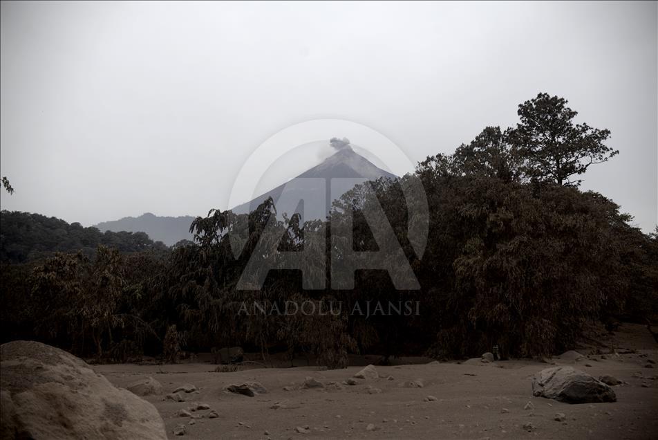 La erupción de Volcán de fuego en Guatemala