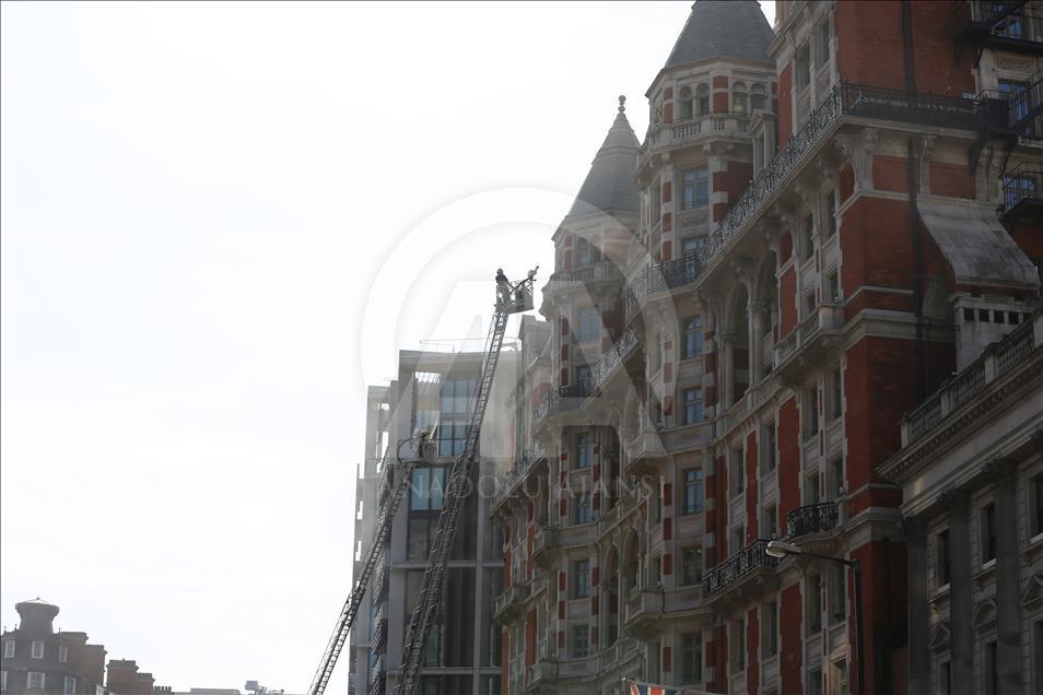 Londra’da otel yangını