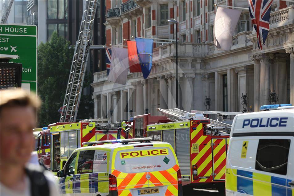Londra’da otel yangını