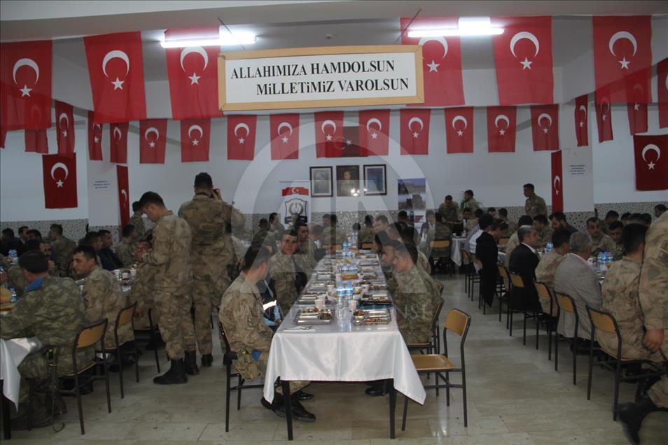 Van'da asker ve halk iftarda buluştu