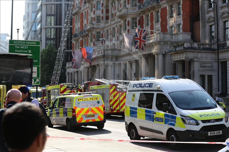 Londra’da otel yangını