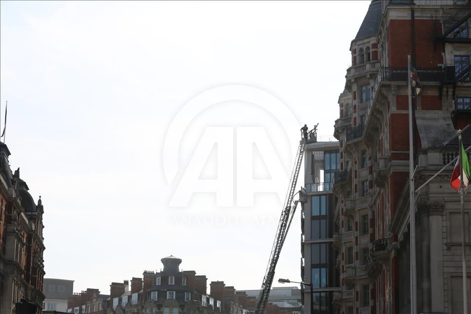 Londra’da otel yangını