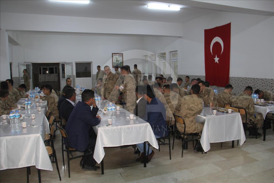 Van'da asker ve halk iftarda buluştu