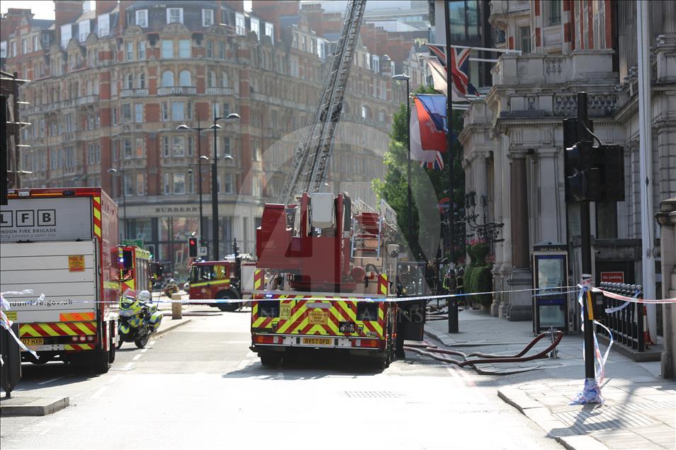 Londra’da otel yangını