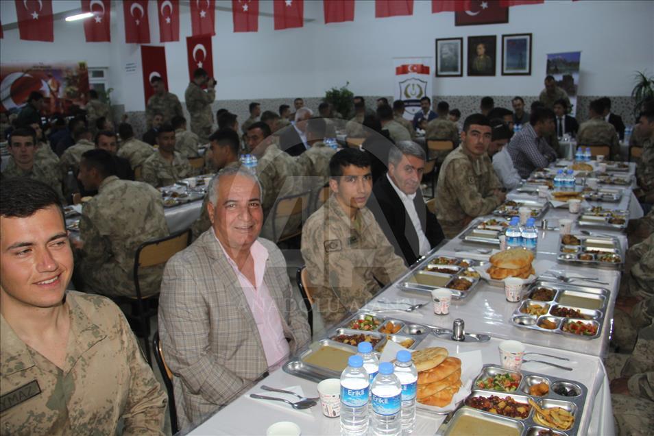 Van'da asker ve halk iftarda buluştu