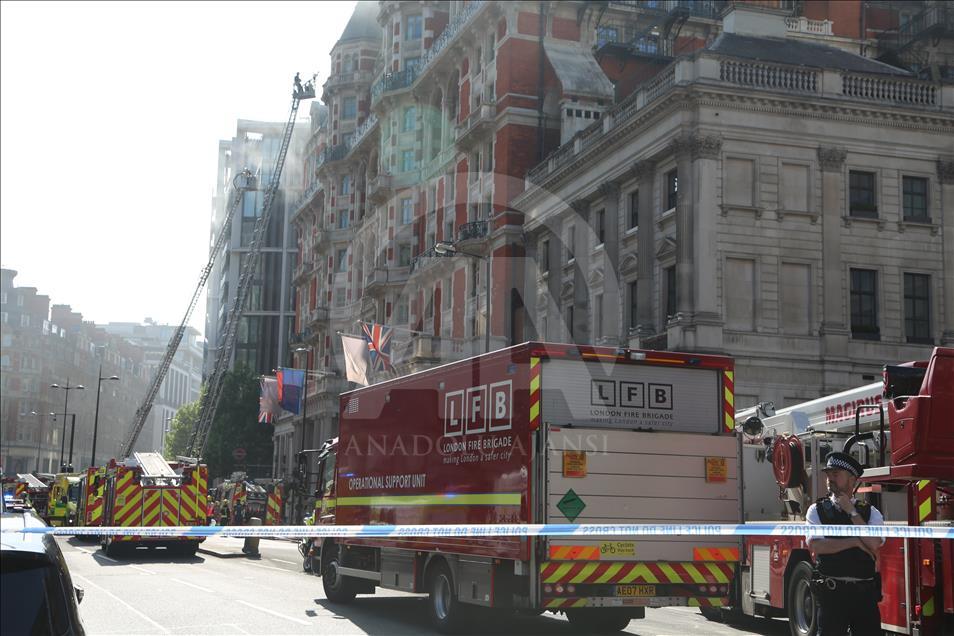 Londra’da otel yangını