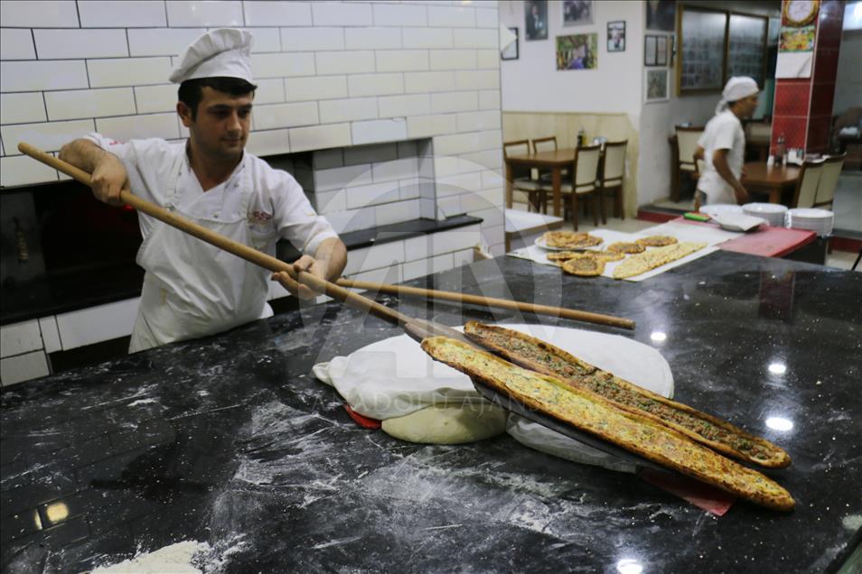Sahur yemeği "pide profesörü"nden
